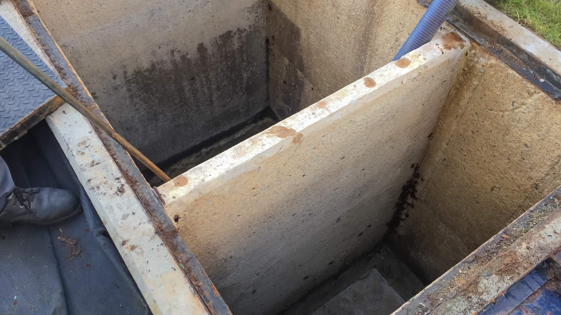 Dicas para evitar entupimentos em sistemas de coleta de gordura em obras