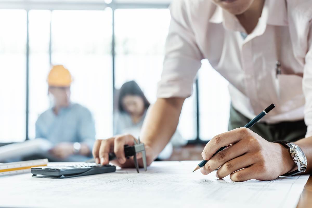 Engenharia da Resiliência: Seleção de Materiais e Fixadores para Projetos de Alta Performance